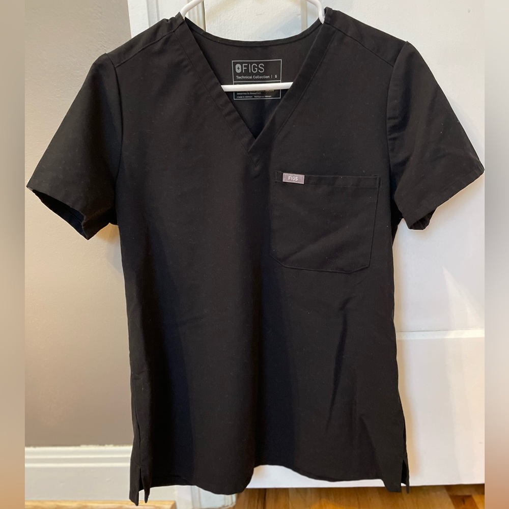FIGS black scrub top